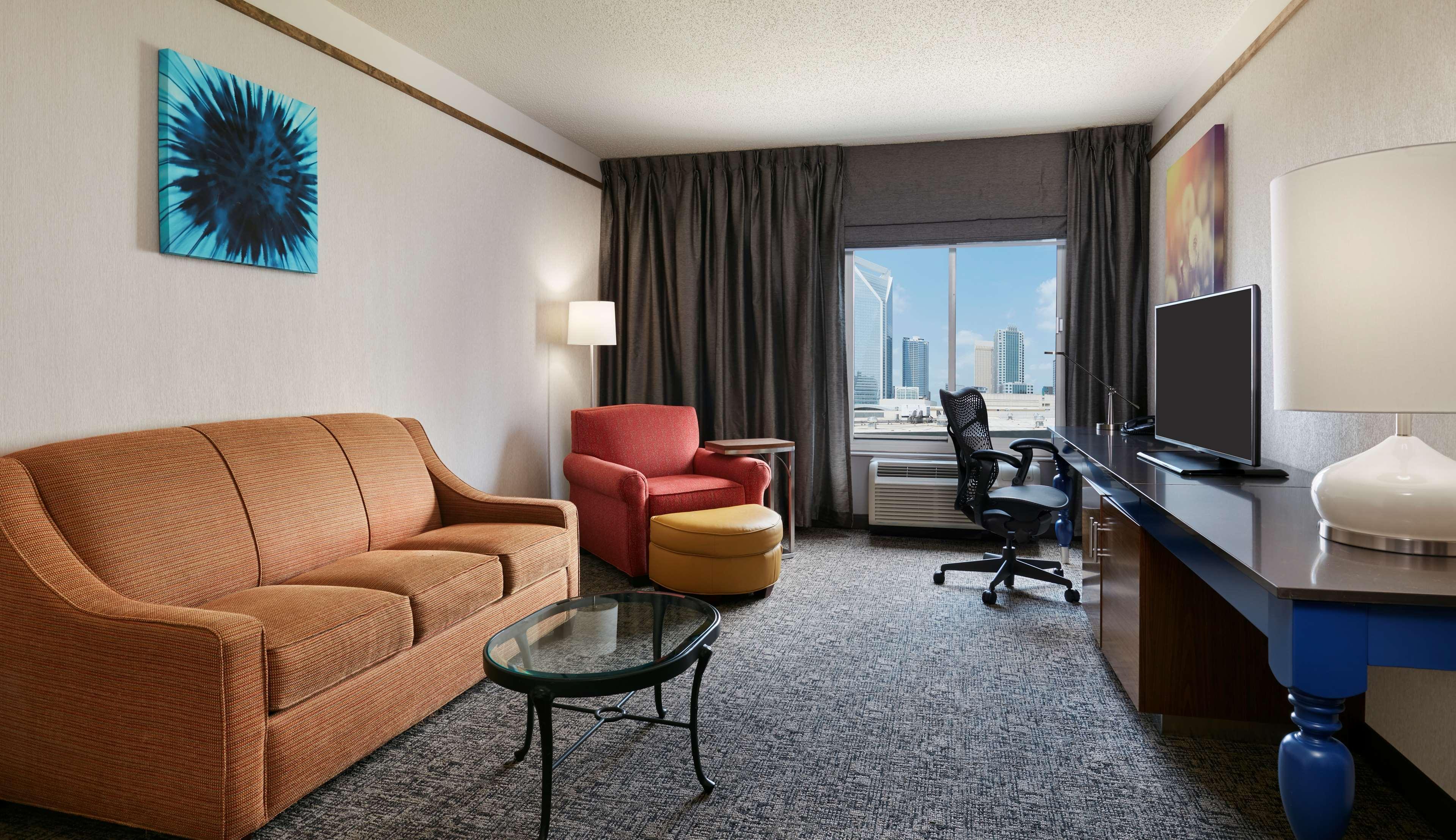 Hilton Garden Inn Charlotte Uptown Exterior photo