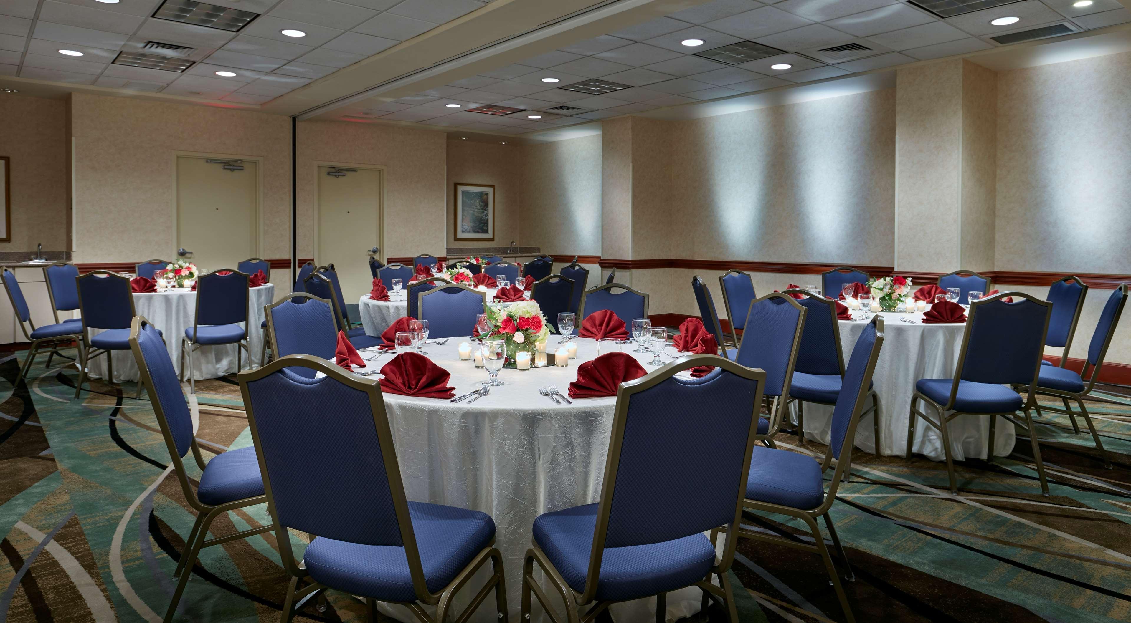 Hilton Garden Inn Charlotte Uptown Exterior photo