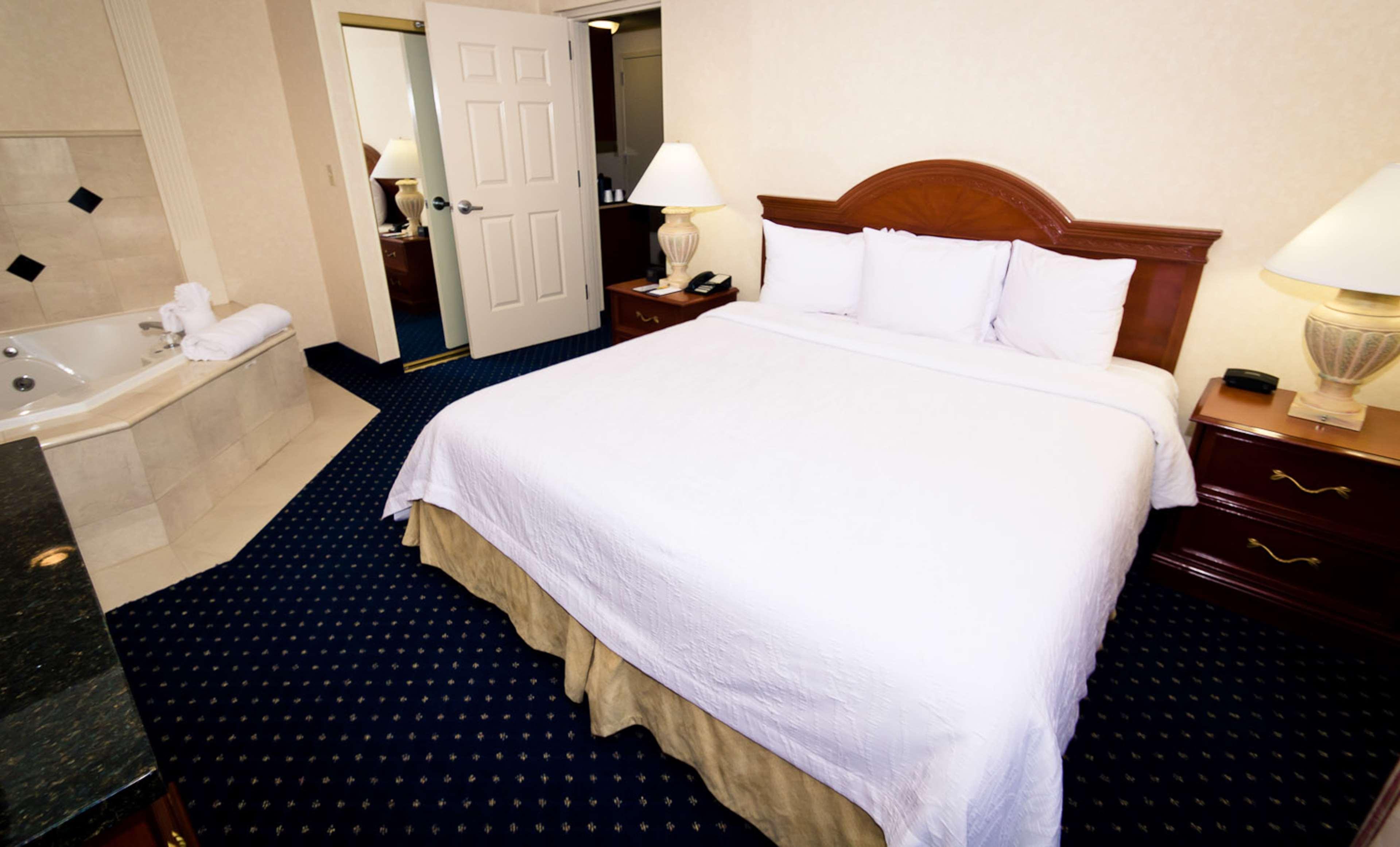 Hilton Garden Inn Charlotte Uptown Exterior photo