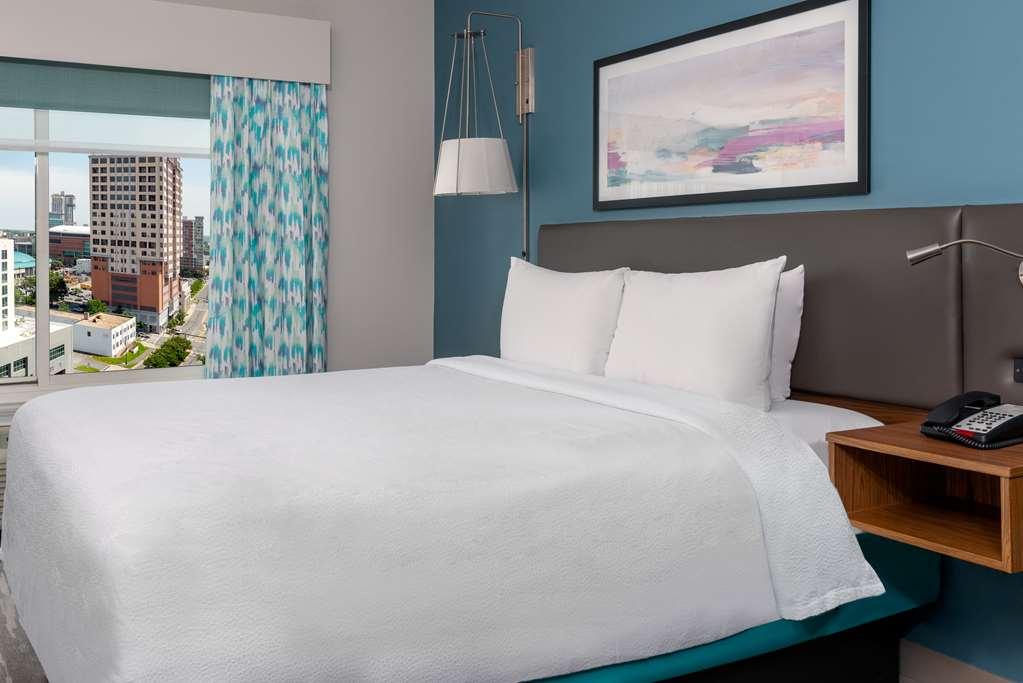 Hilton Garden Inn Charlotte Uptown Room photo