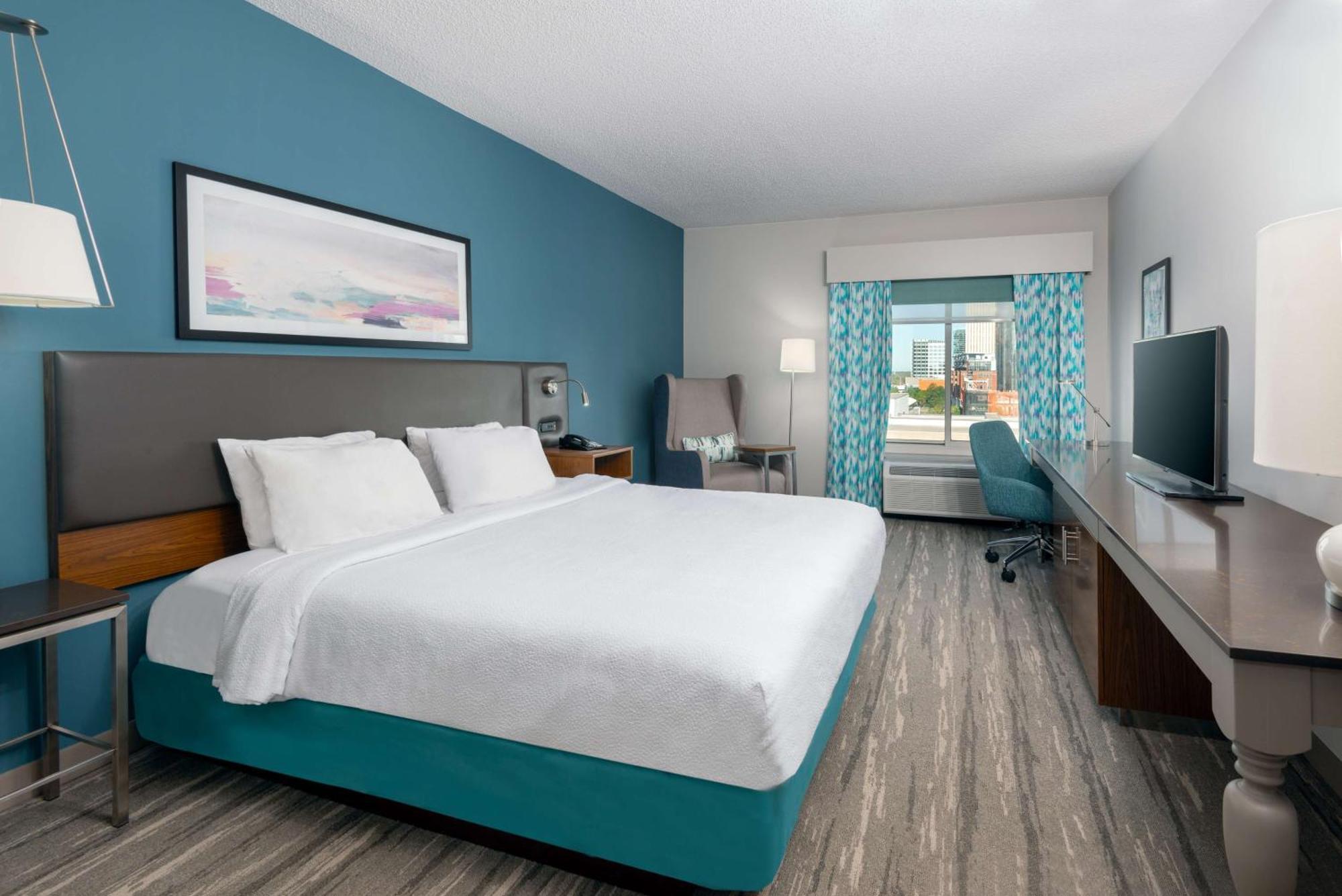 Hilton Garden Inn Charlotte Uptown Exterior photo