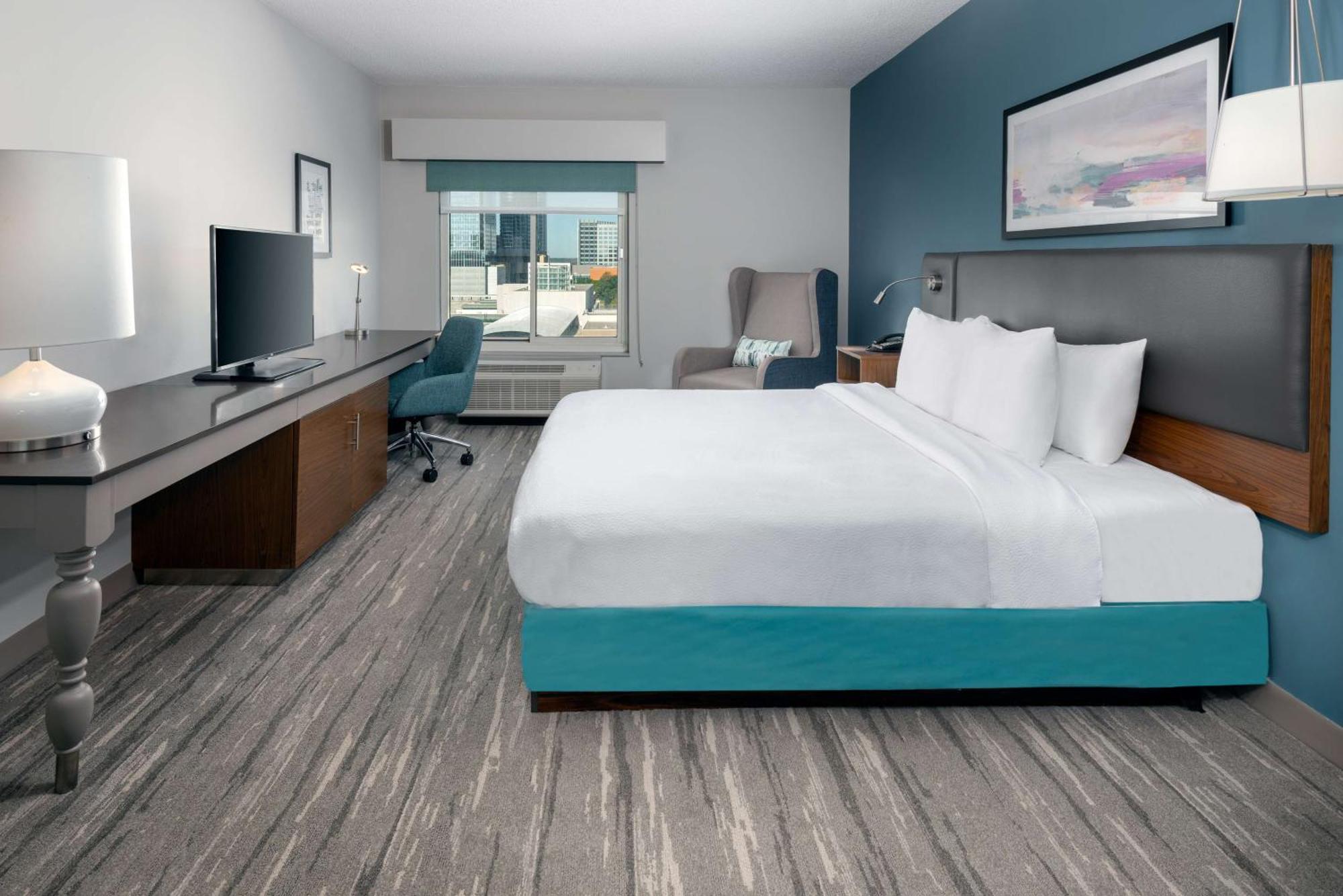 Hilton Garden Inn Charlotte Uptown Exterior photo