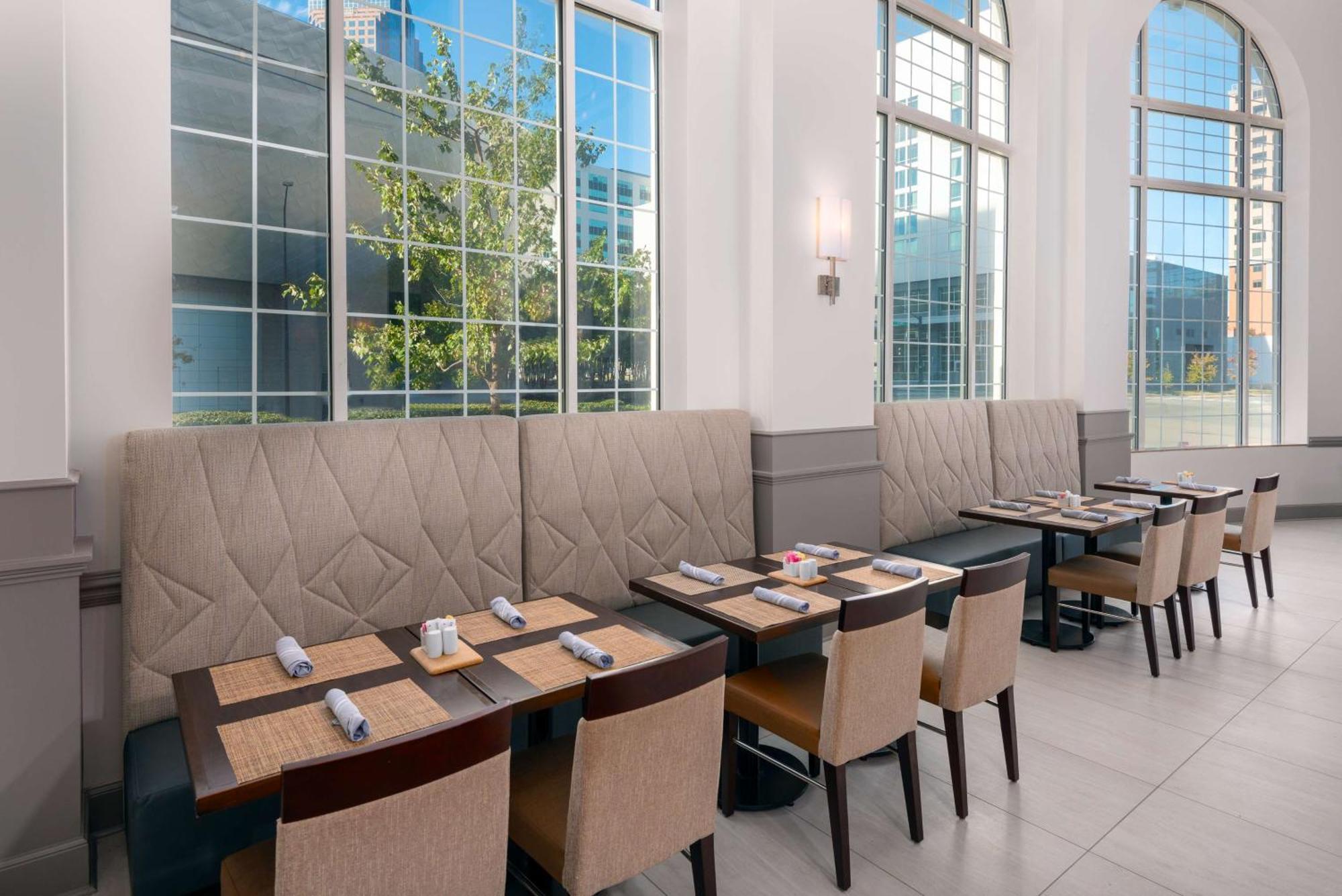 Hilton Garden Inn Charlotte Uptown Exterior photo